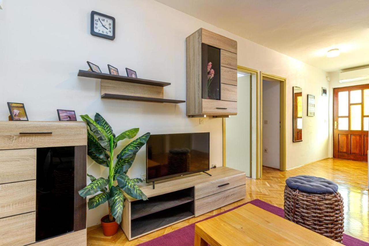 Luna 1 Apartment